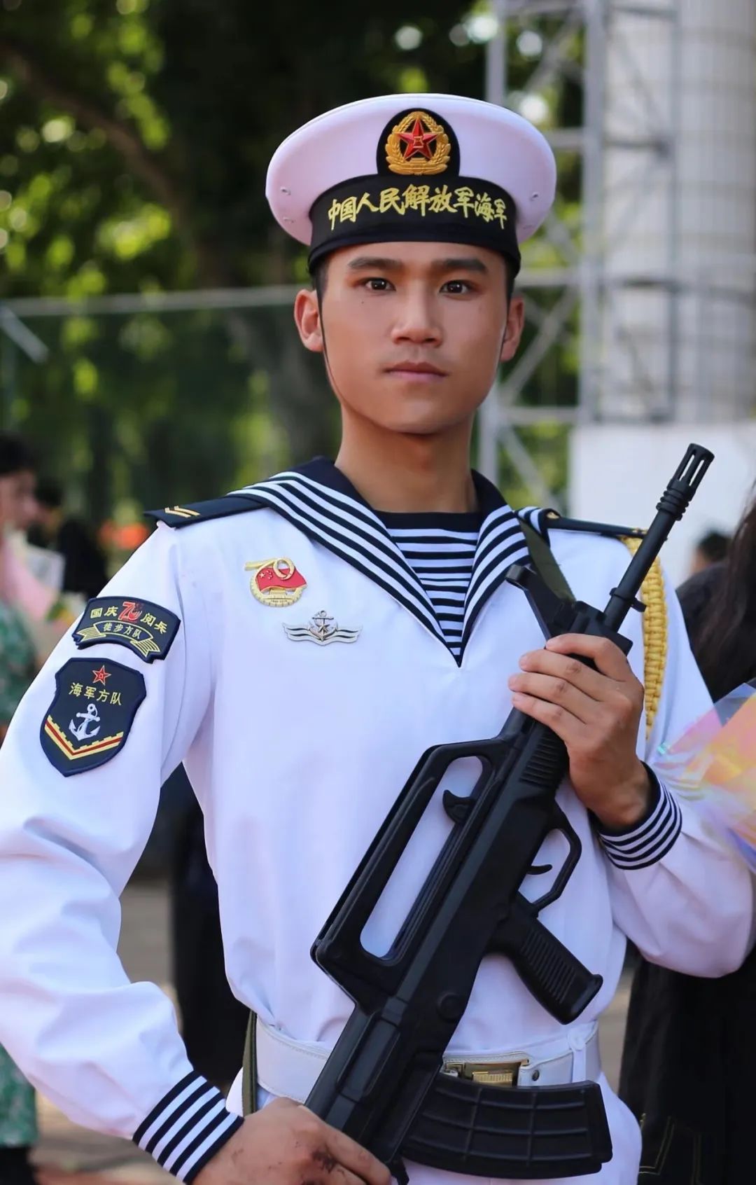 DƬ